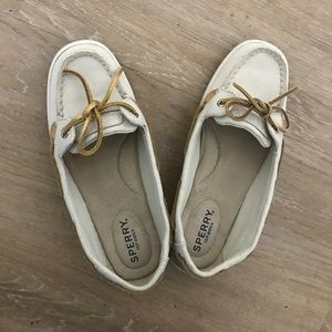 Speedy women’s angelfish boat shoes, size 6